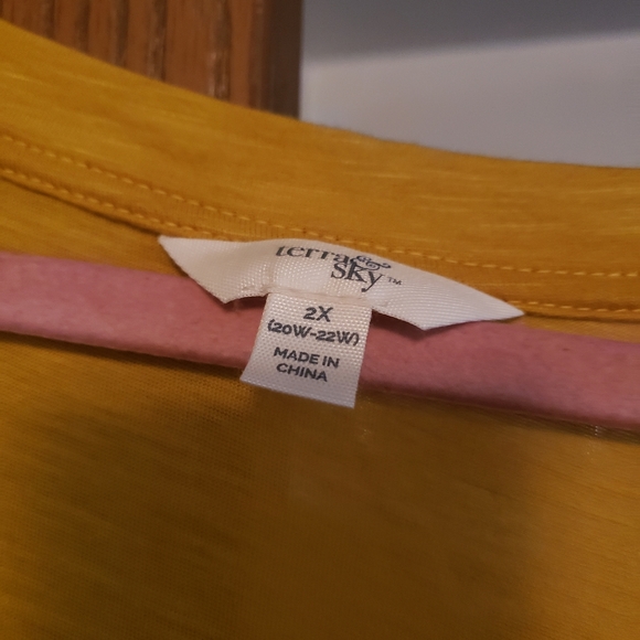 Women 2xl shirt - Picture 2 of 2